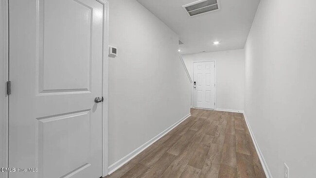 Building Photo - 286 Palm Dr