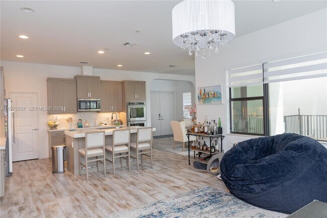 Building Photo - 11826 SW 13th Ct