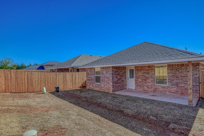 Building Photo - New Construction in Varenna Landing! Storm...