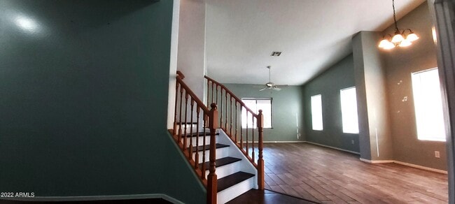 Building Photo - 518 W Black Hawk Pl