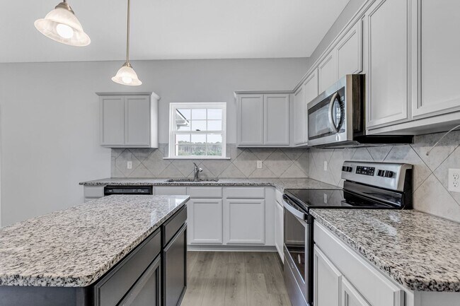 Building Photo - 4 bedroom 2.5 home located Huntington neighborhood close to Ft. Stewart