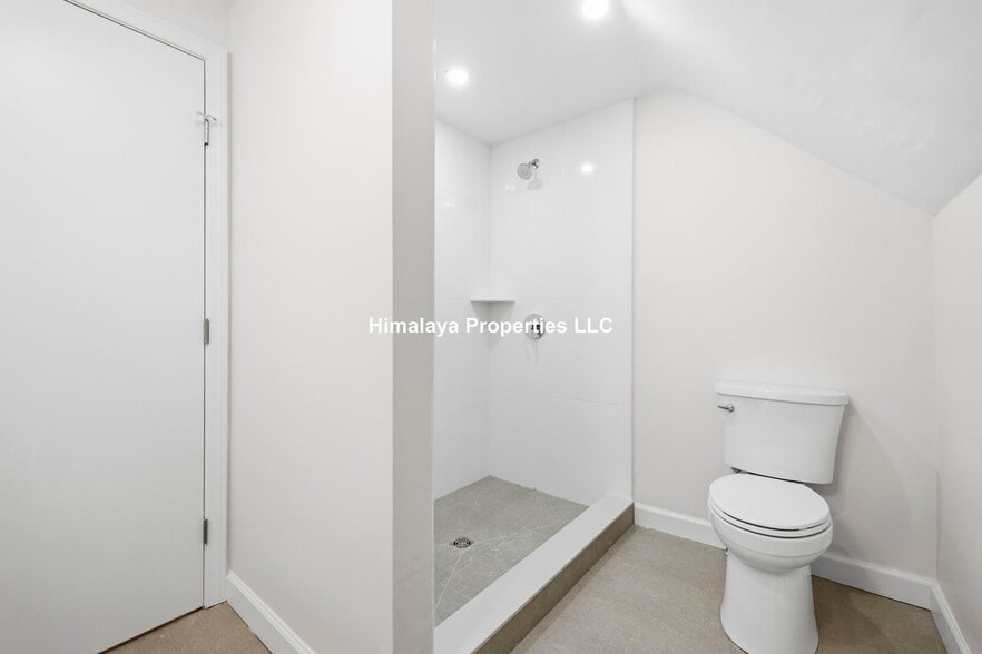 Building Photo - 111 Hillsdale Rd