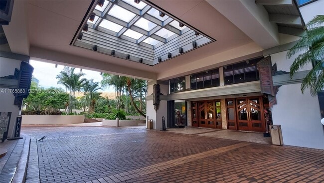 Building Photo - 520 Brickell Key Dr