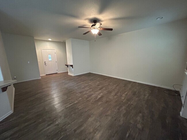 Building Photo - Comfortable 3-Bedroom Home in Gated Cottonwood Community