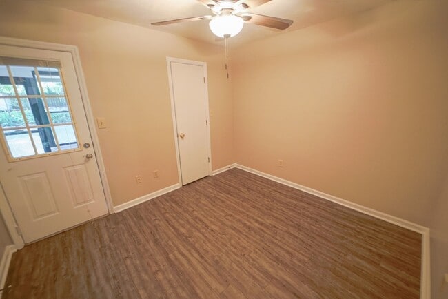 Building Photo - 2 bed 2 bath Sublease