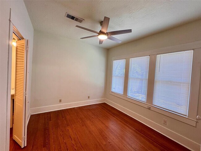 Building Photo - 4522 McKinney St