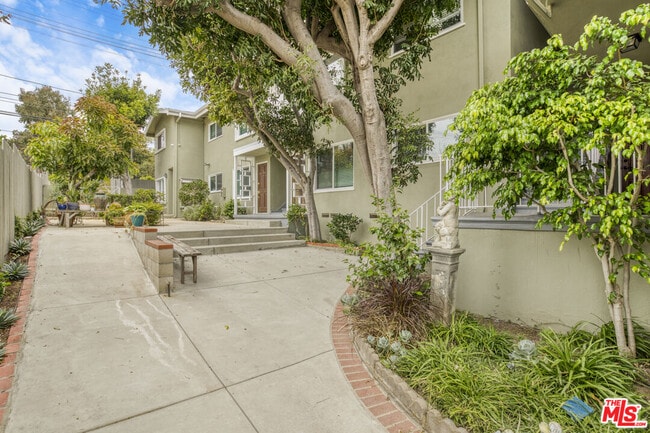 Building Photo - 16144 Sunset Blvd