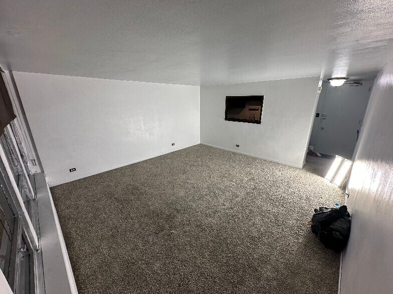 Building Photo - 1450 E 55th Pl