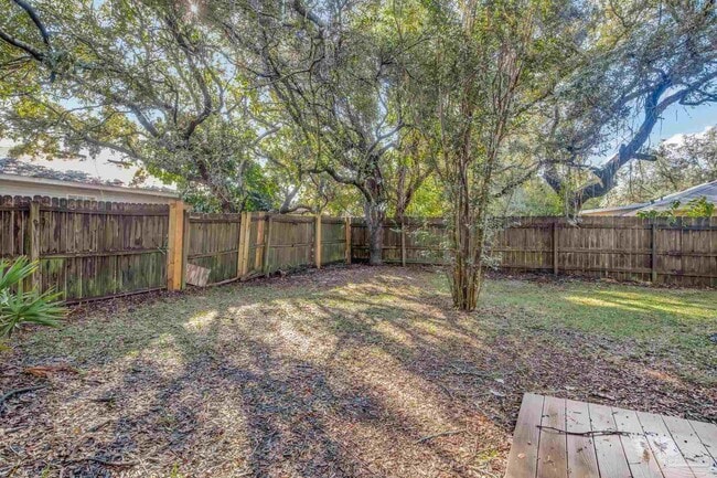 Building Photo - 207 McClure Dr