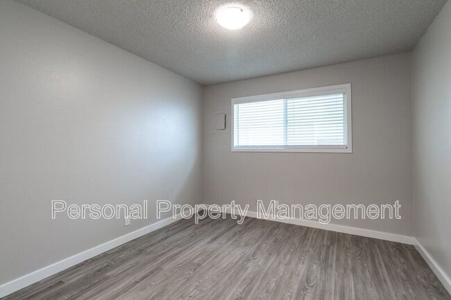 Building Photo - 1008 NE 86th St