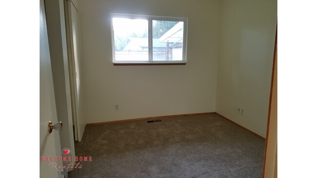 Building Photo - Beautiful Remodeled Rambler!!!  Come enjoy...