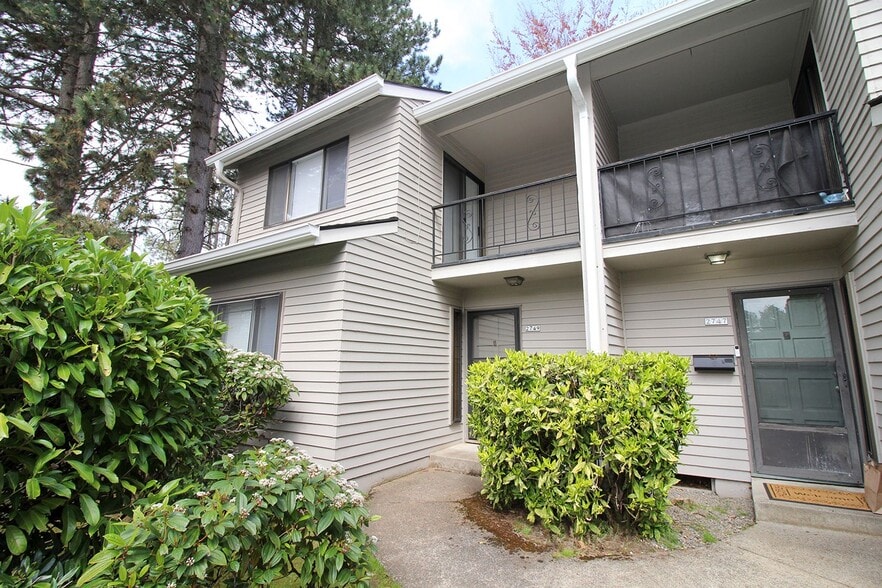 Building Photo - 2747-2757 SW Troy St