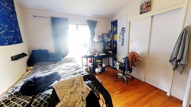 Building Photo - WALK TO SDSU! 5 bed 2 bath House w/ A/C