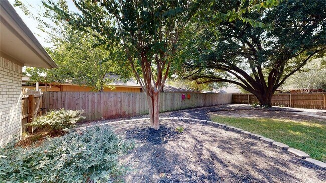 Building Photo - 3800 Windridge Dr