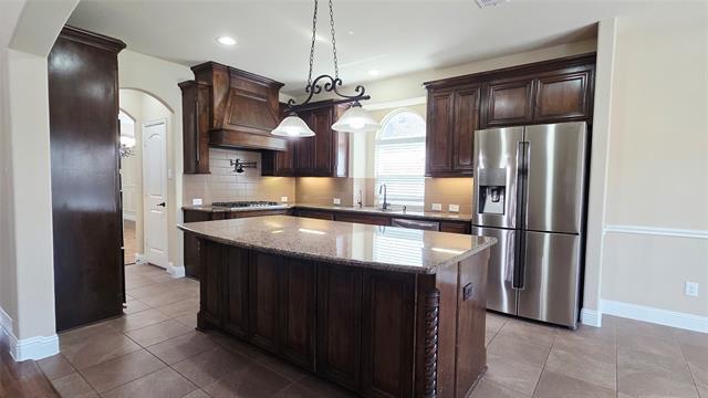 Building Photo - 12381 Summertree Dr