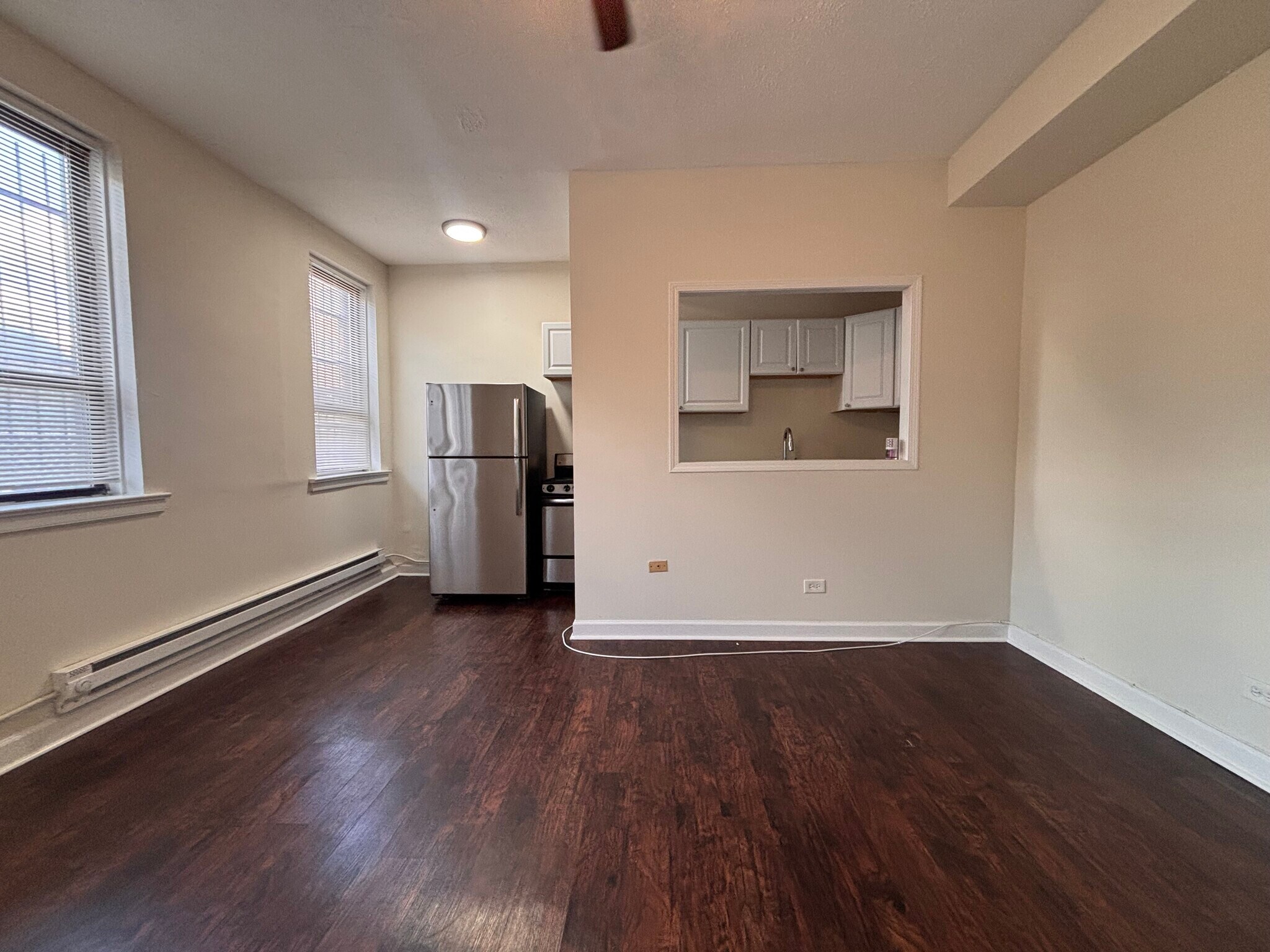 Building Photo - 3346 N Marshfield Ave