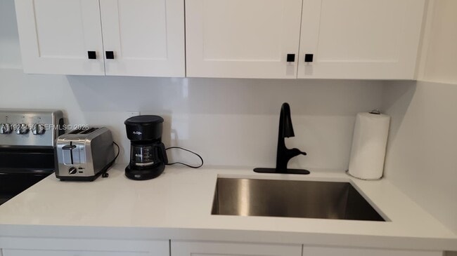 Building Photo - 2820 SW 13th St