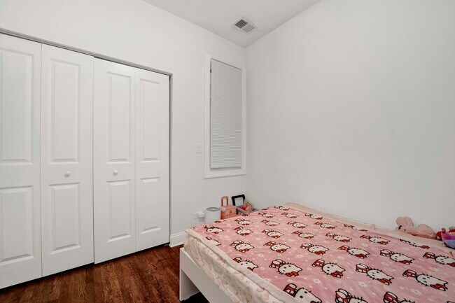 Building Photo - 3505 N Elston Ave