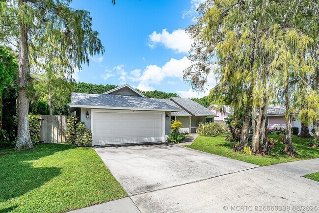 Building Photo - 1252 Raintree Ln