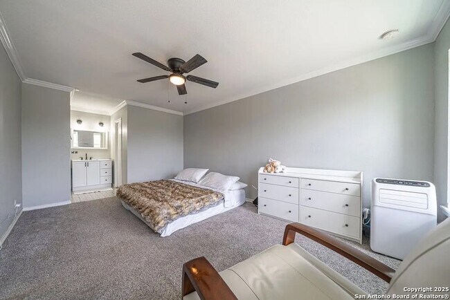 Building Photo - 4515 Golf View Dr