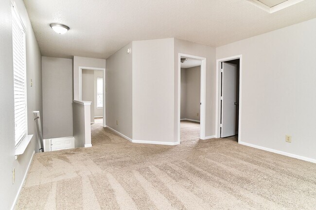 Building Photo - 3 BD + Loft in HSE Schools!