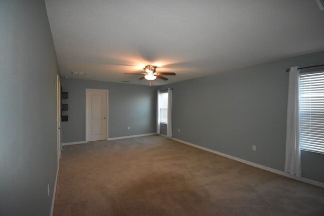 Building Photo - 4 Bed/3.5 Bath, Pool and Waterfront home, ...