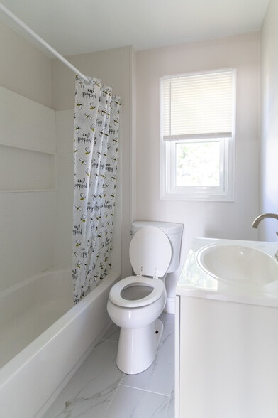 Building Photo - 920 Macadam St