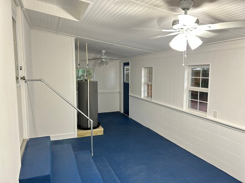 Building Photo - 221 Durrance St