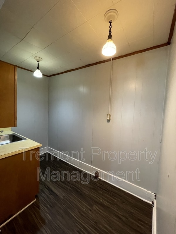 Building Photo - 1720 Portland St