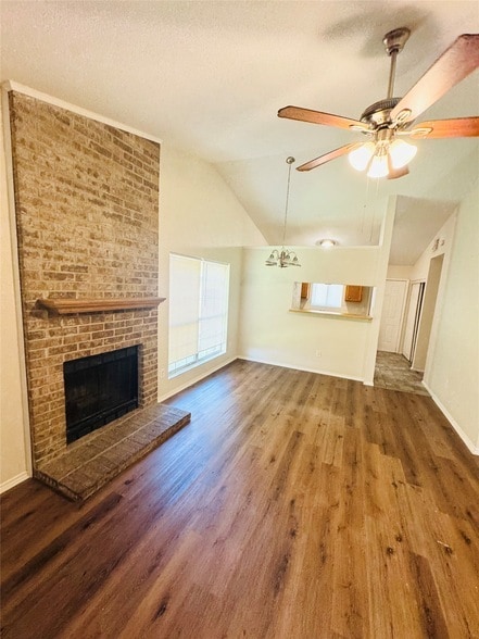 Building Photo - 825 Denmark Dr