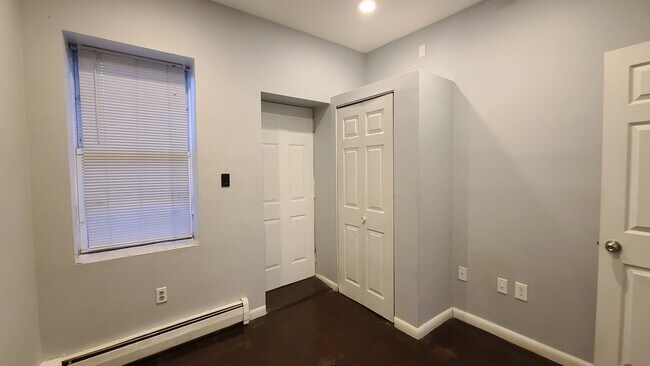 Building Photo - 2019 Palisade Ave