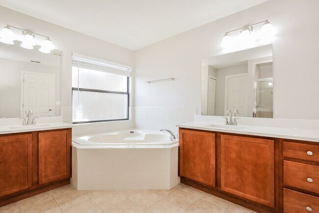 Building Photo - 2119 Bexley Dr