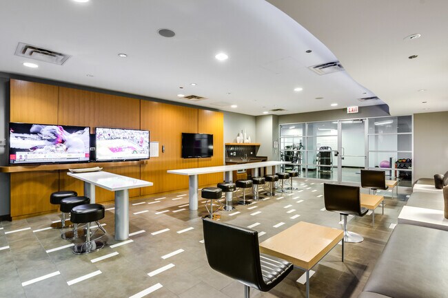 Building Photo - 225 N Columbus Dr