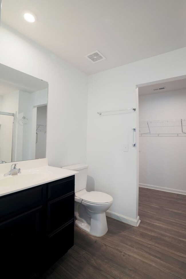 Building Photo - Upscale Home On Queens Mill Ct AVAILABLE NOW!