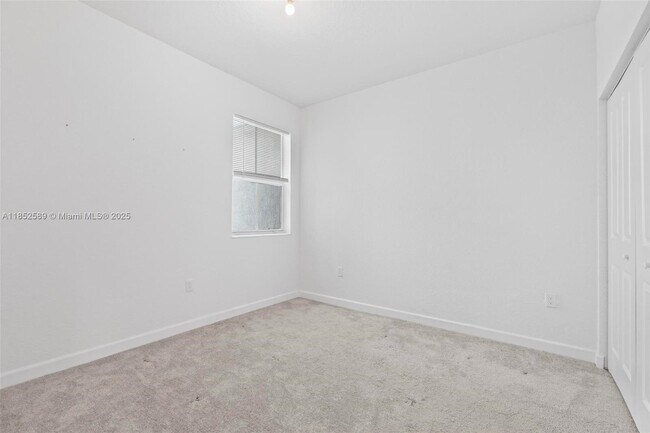 Building Photo - 1826 SE 26th Rd