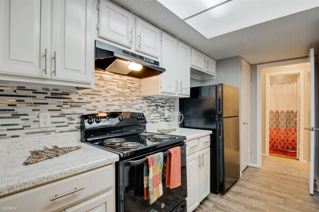 Building Photo - 2 br, 1 bath  - Valencia at Medical