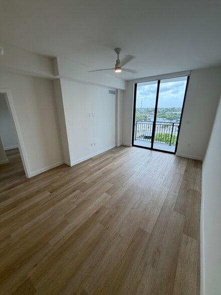 Building Photo - 226 Jamaica Dr