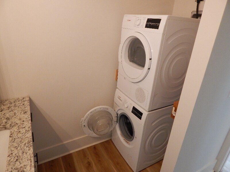 Building Photo - 233 Marshland Ln