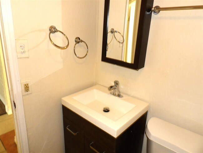 Building Photo - 2015 SW Jefferson Ave