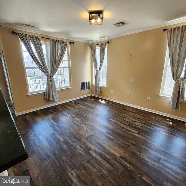 Building Photo - 1301 N 32nd St