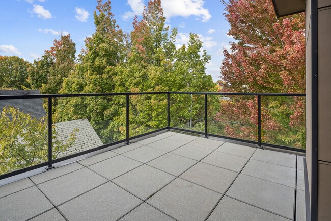 Building Photo - 504 NE Brazee St