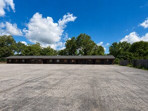 Building Photo - 115 E Valley View Dr