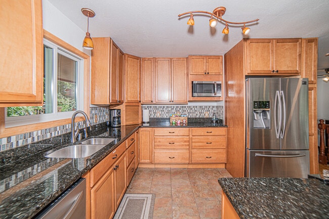 Building Photo - 4801 Canterbury Way