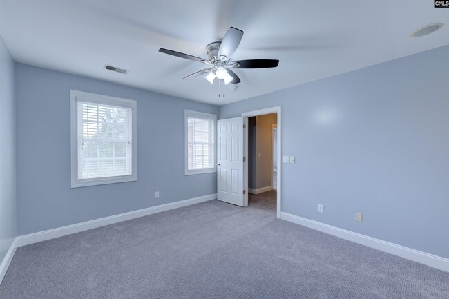 Building Photo - 2 Rose Dew Ln