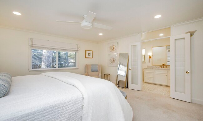 Building Photo - 827 St George Ln