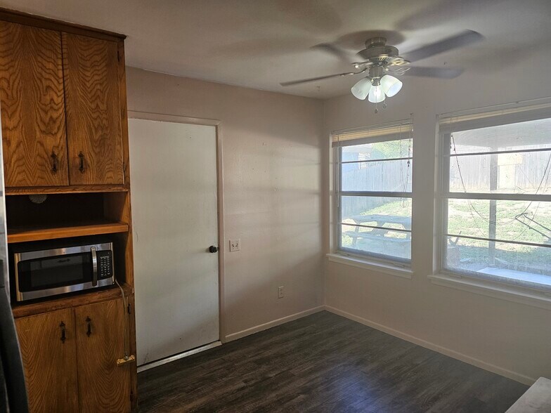 Dinning room - 1116 Elmore St
