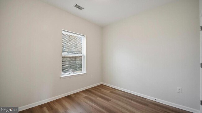 Building Photo - 4907 Hamilton Ave