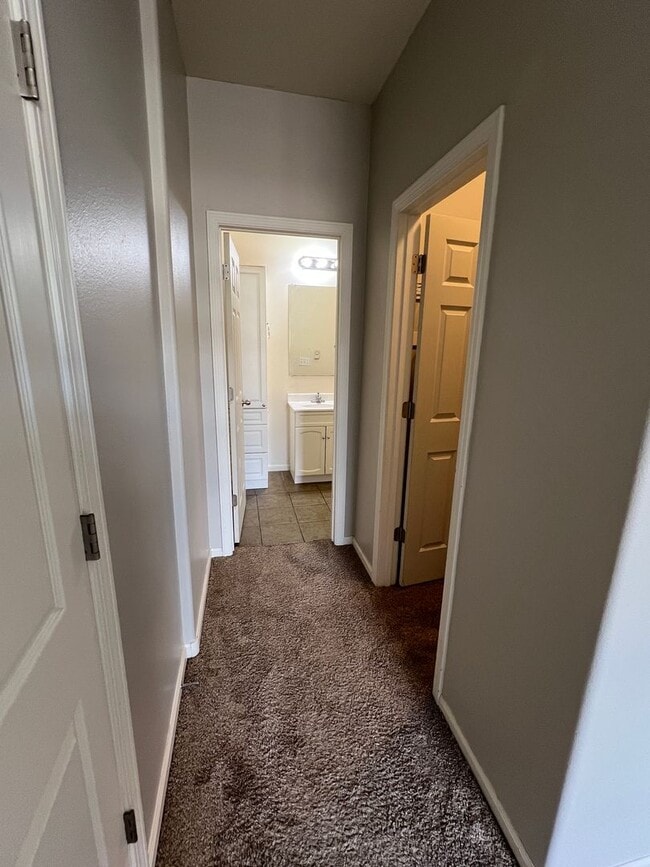 Building Photo - 1920 Monte Vista Dr