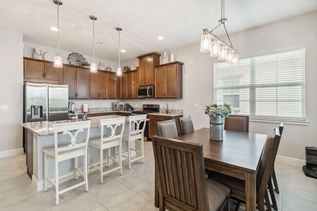 Building Photo - For Rent: Immaculate 3 Bed, 3 Bath + Flex ...