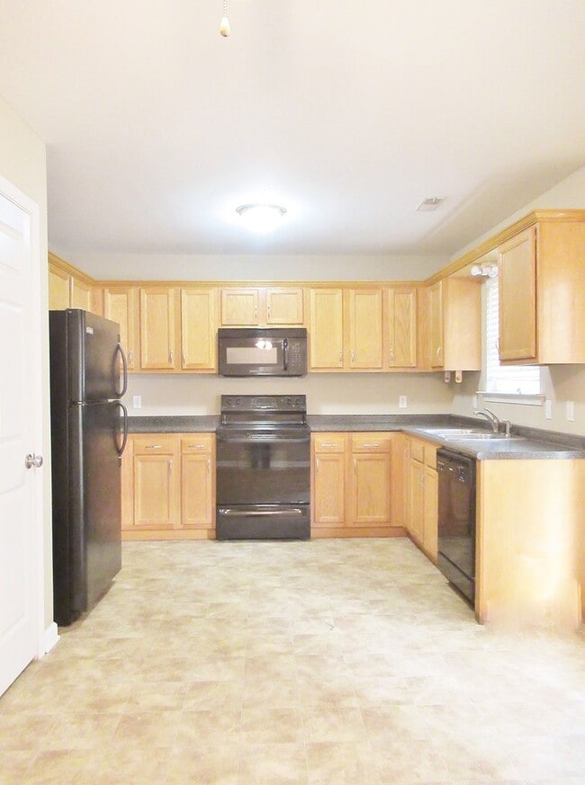 Building Photo - Home in McCalla!!  Available to View with ...